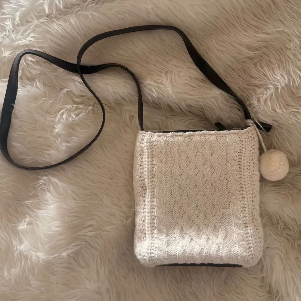 Knit Crossbody Bag with Pom Pom